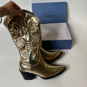🤎🤠COWBOY BOOTS - NEW IN BOX - SIZE 7 SHINY GOLD